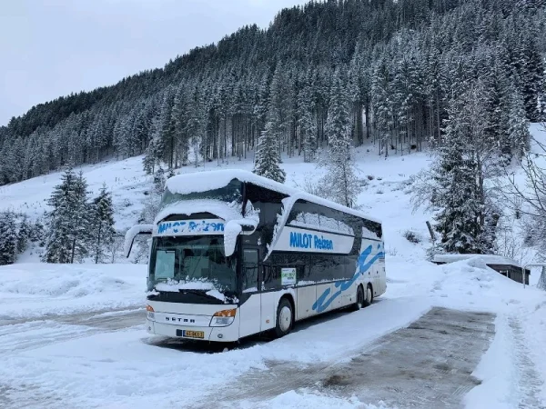 Met luxe touringcar naar de wintersport